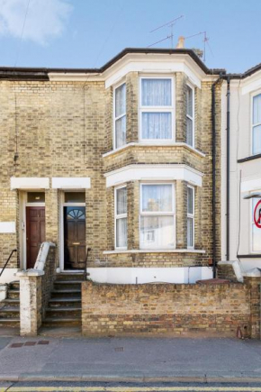 Welcoming Flat by Kasar Stays, Gillingham